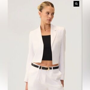 Hypeach cropped blazer in white